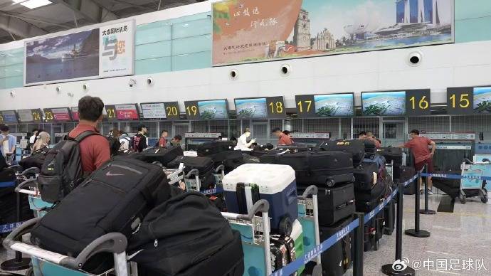 行李太多？中國國家橄欖球隊(duì)的官方回應(yīng)：56件設(shè)備的具體情況如下